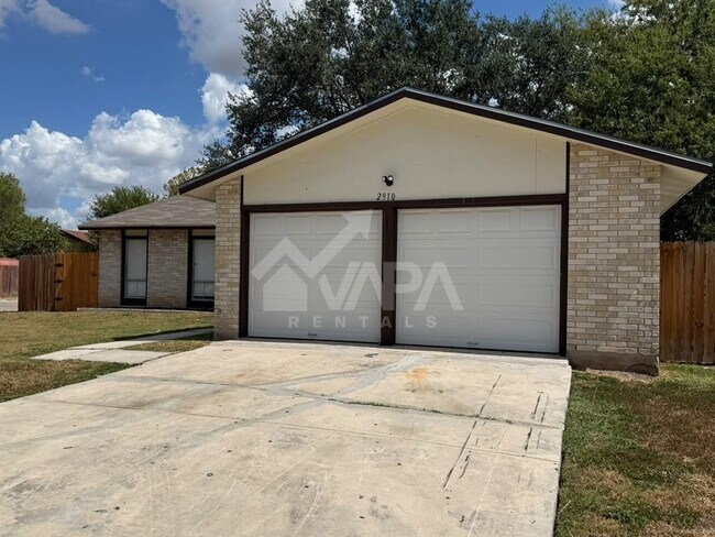 Building Photo - 2910 Lake Briar