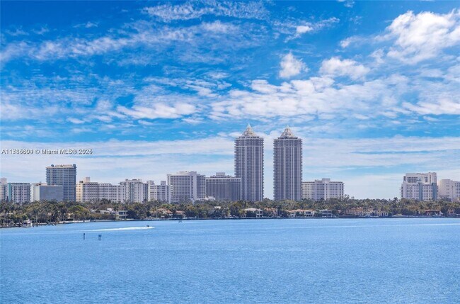 Foto del edificio - 7545 E Treasure Dr