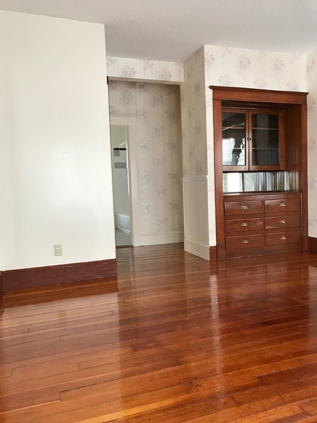 Building Photo - 15 Tomlinson Ave