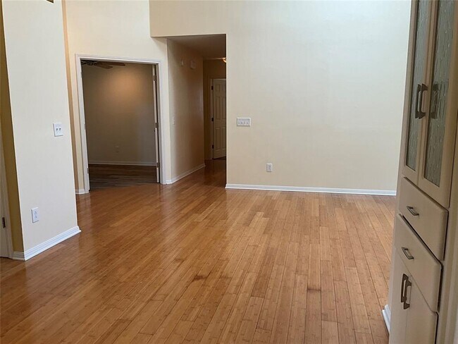 Foto del edificio - 15702 Racine Cove