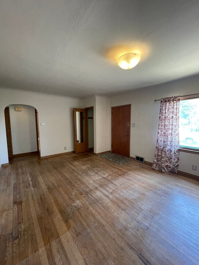 Foto del edificio - Charming Home w/ Fenced Yard in Central Lo...
