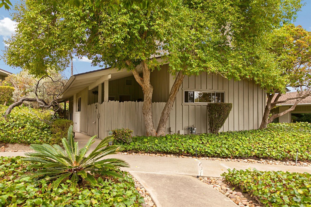 Primary Photo - 730 W Arbor Dr