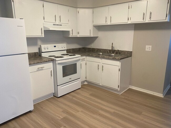 Interior Photo - Embassy Court Apartments - Columbus, MS