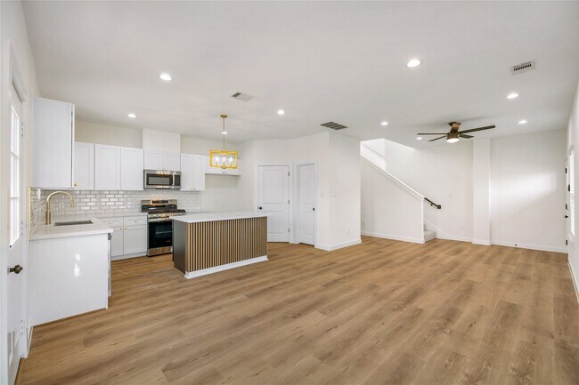 Foto del edificio - 6417 Eastland St