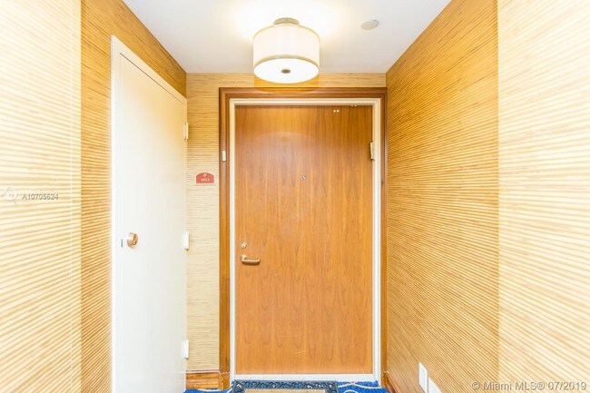 Building Photo - 16500 Collins Ave