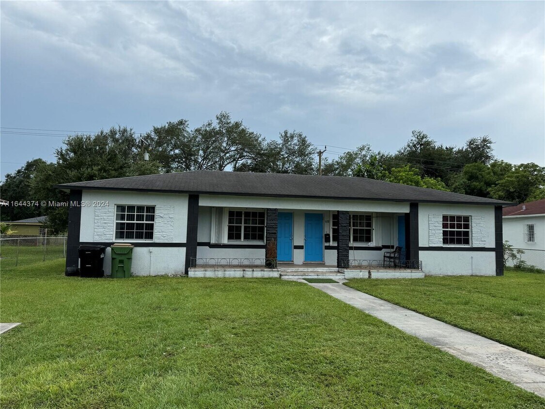 Primary Photo - 620 NE 139th St