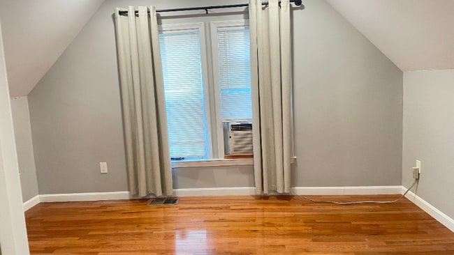 Building Photo - 18 Bradbury St