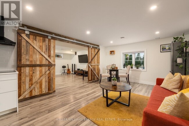 Photo du bâtiment - 36 Angela Cres