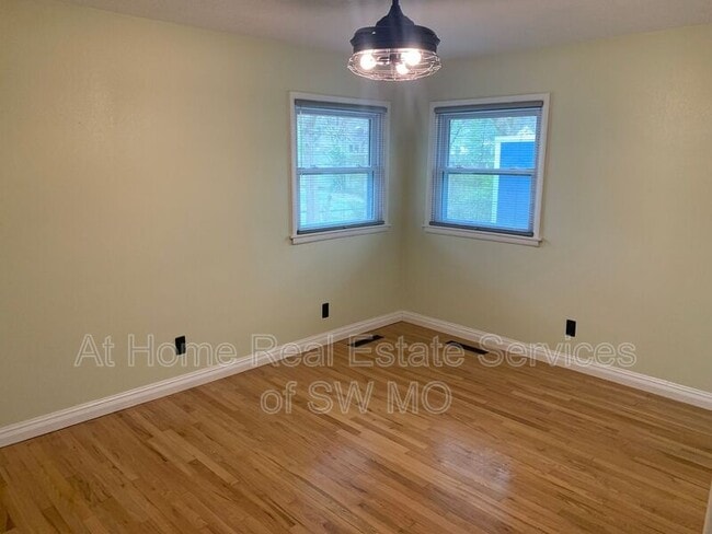 Building Photo - 2322 E Langston St