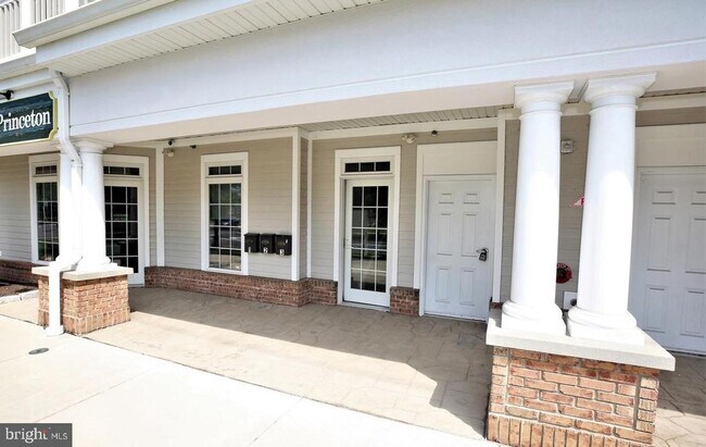 Foto del edificio - 11 Cranbury Rd