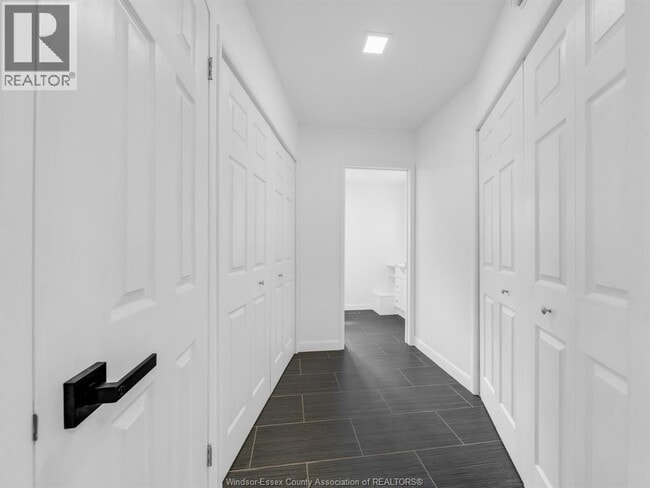 Building Photo - 2432 Front Rd