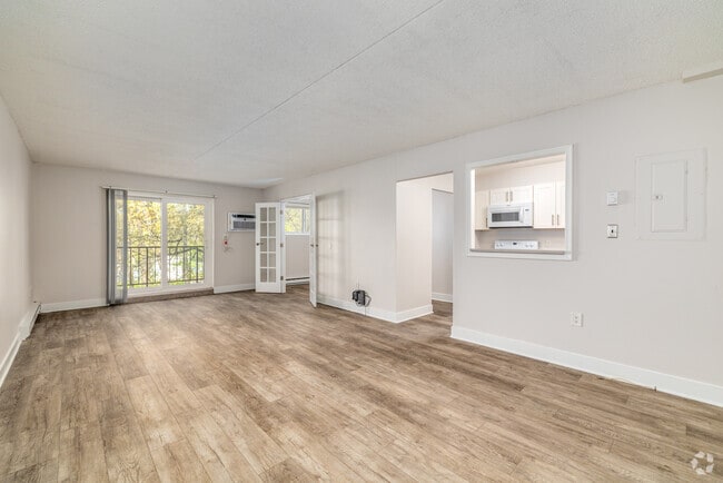 2BR, 2BA - 1,110SF - Living Room - Park at Westminster