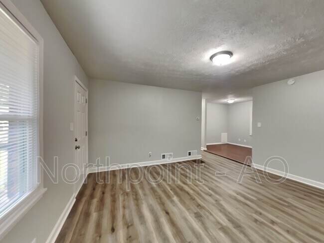 Building Photo - 1190 Evelyn Dr