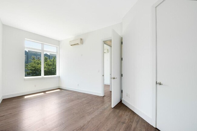 Building Photo - 997 Jefferson Ave