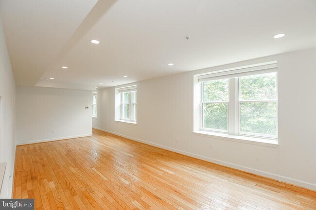 Building Photo - 1801 Calvert St NW