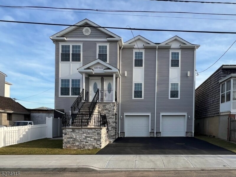 Primary Photo - 420 Amity St