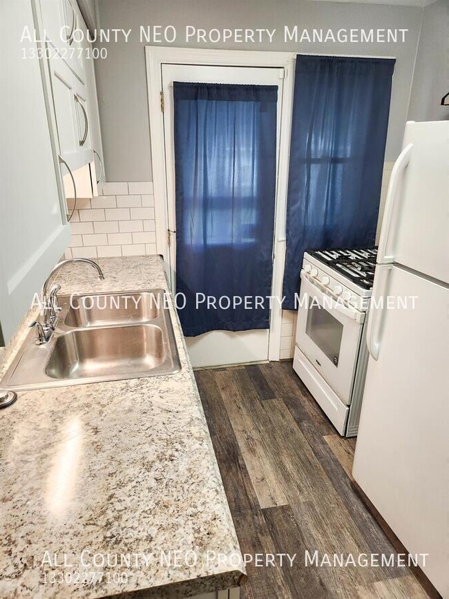 Building Photo - 21791 S Lake Shore