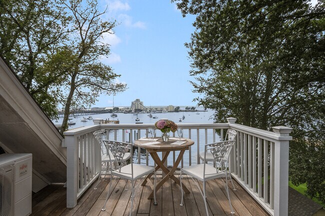 Building Photo - 58 Washington St