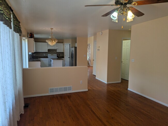 Foto del edificio - 3545 W Hamilton Pl