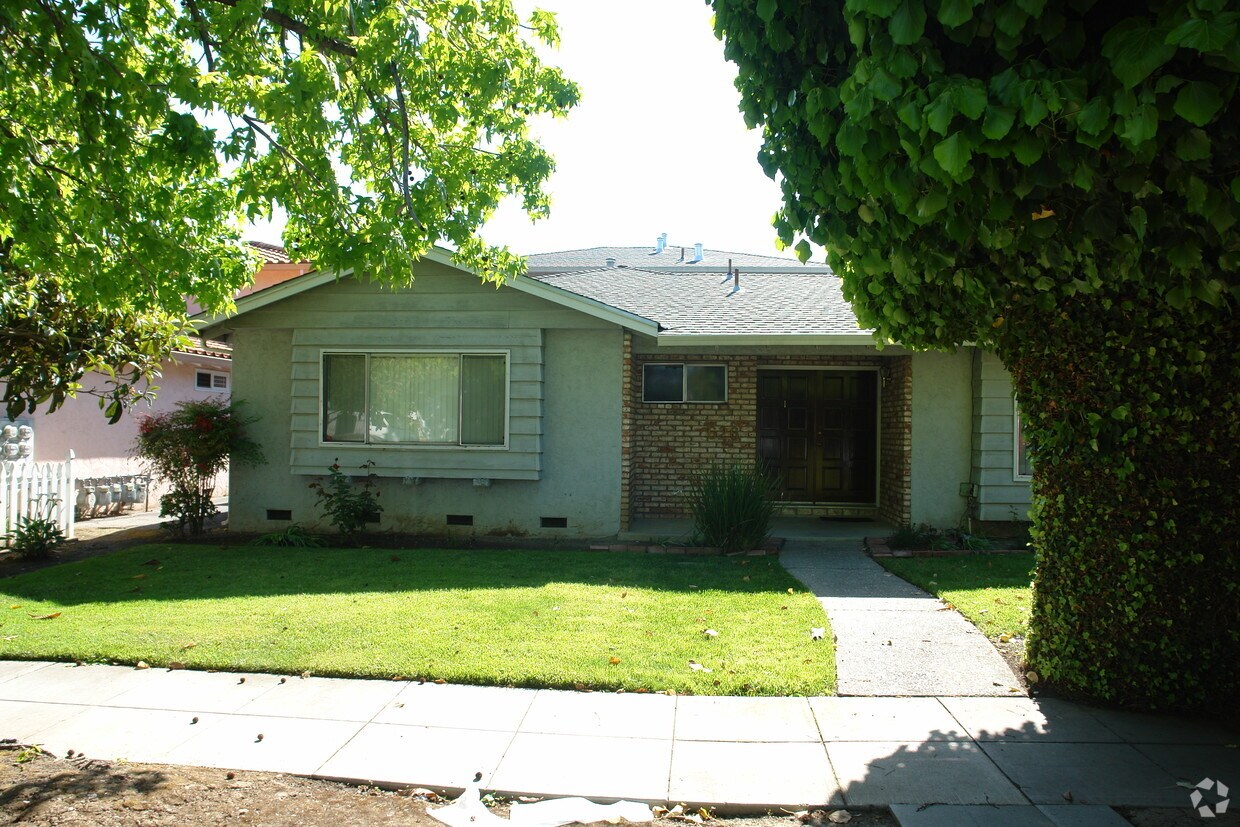Building Photo - 626 Pinewood Dr
