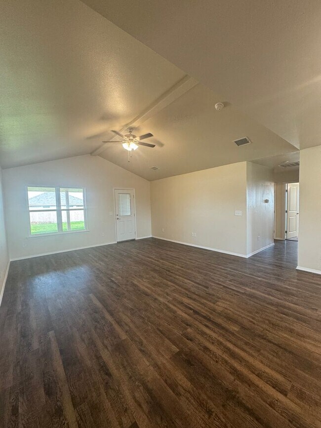 Building Photo - New build "Be the 1st to live THERE" 3/2/2...