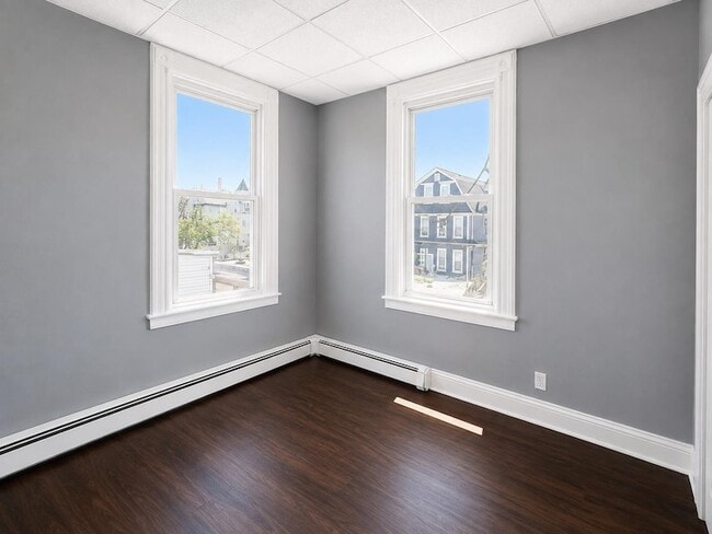 Building Photo - 137 76th St