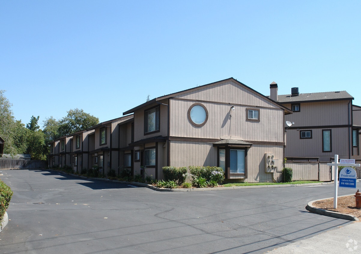 Primary Photo - 4701 College Oak Dr