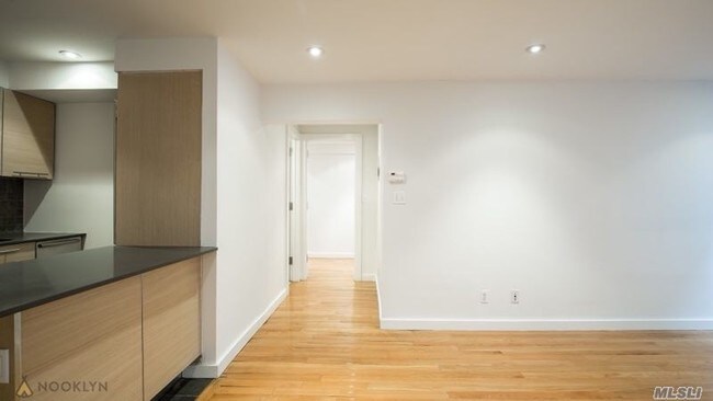 Foto del edificio - 213 E 81st St