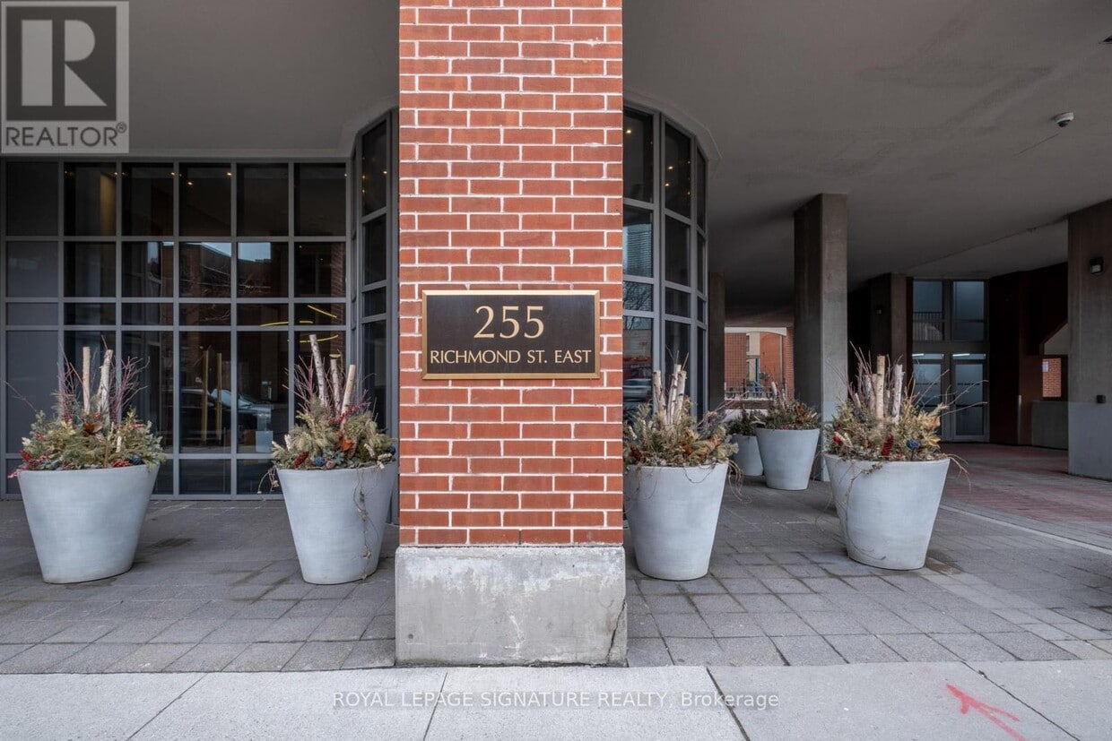 Photo principale - 255-1255 Richmond St E