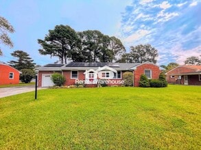 Building Photo - 3305 Camellia Dr