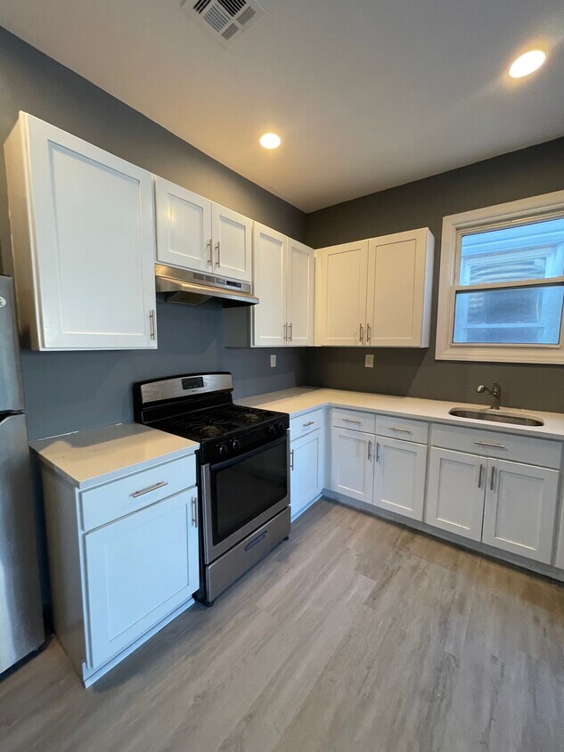 Unidad 1R - 662 Grove St