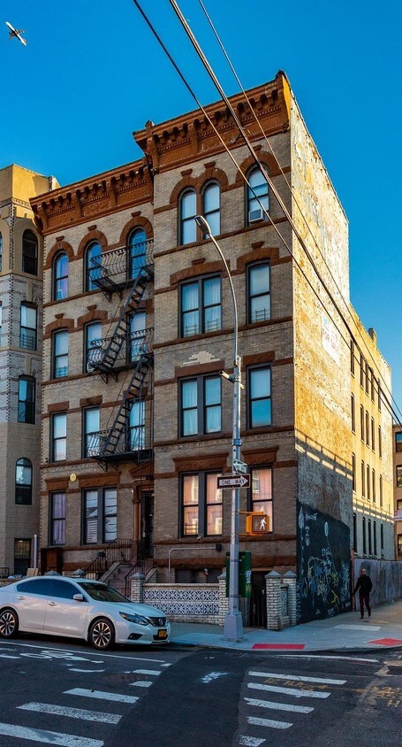 Primary Photo - 316 57th St