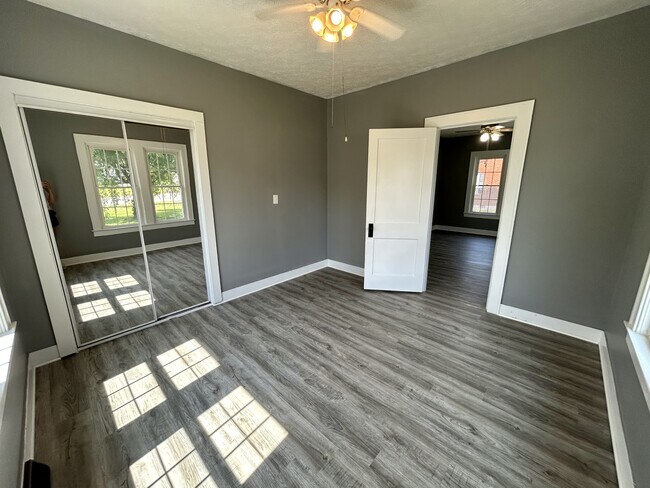 Foto del edificio - 495 Jamestown St