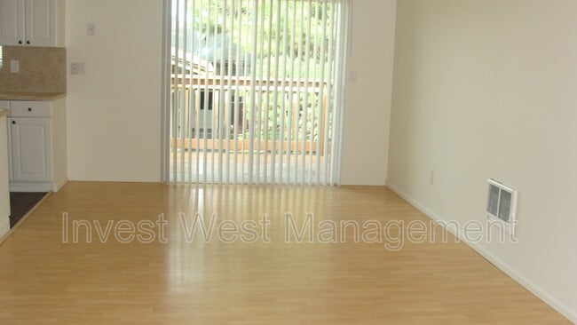 Building Photo - 3116 Kauffman Ave