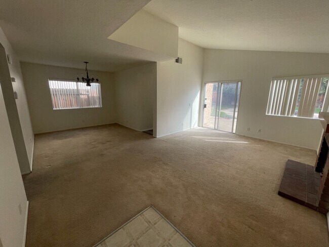 Foto del edificio - 2682 Reservoir Dr