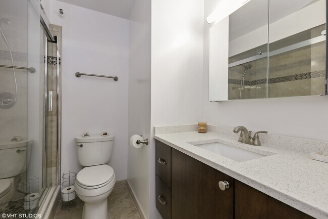 Foto del edificio - 3660 N Lake Shore Dr