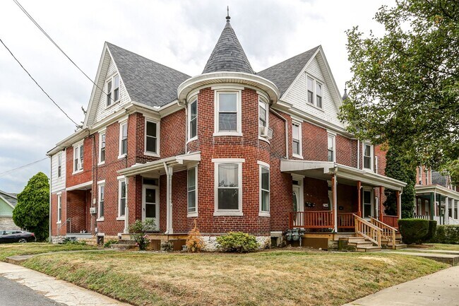 Foto del edificio - 404-406 Hummel Avenue