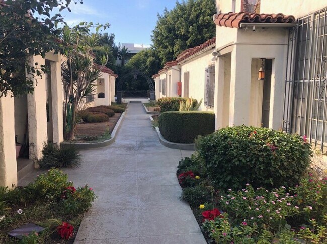 Foto del edificio - 1230-1232 N Flores St