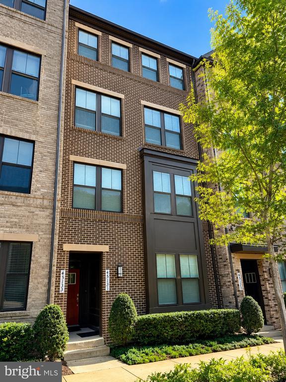 Building Photo - 45133 Kincora Dr