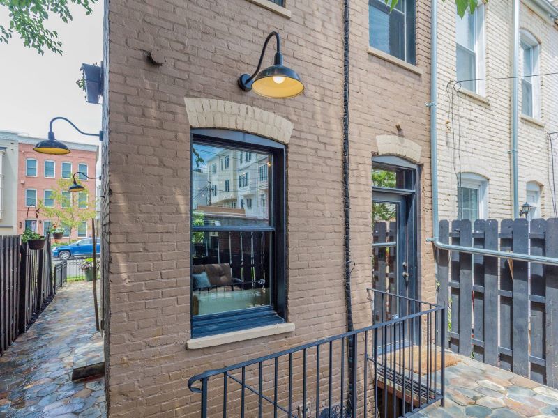 Primary Photo - 301 K St SE