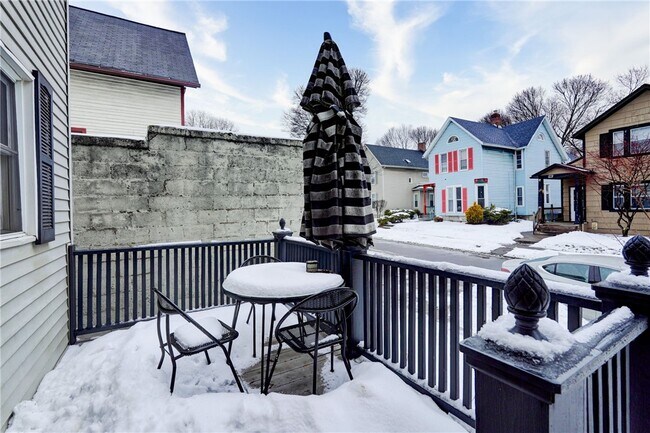 Foto del edificio - 249 S Goodman St