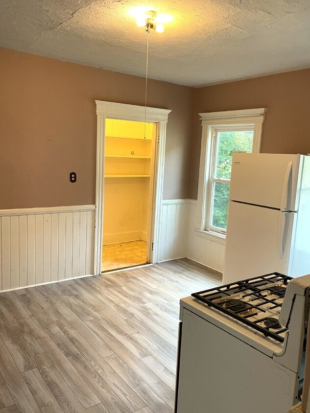 41 Freeland St Unit 1, Worcester, MA 01603 Room for Rent in Worcester