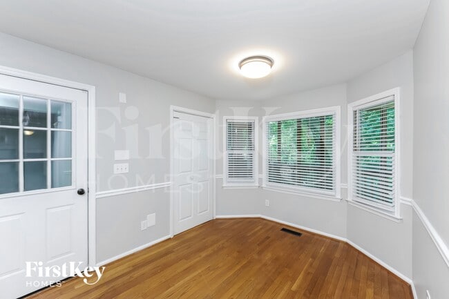 Foto del edificio - 6713 Thornwood Ct