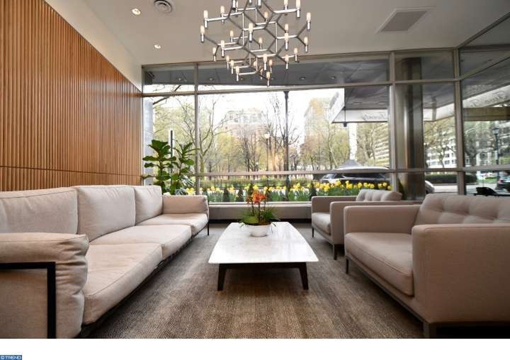 Primary Photo - 220 W Rittenhouse Square