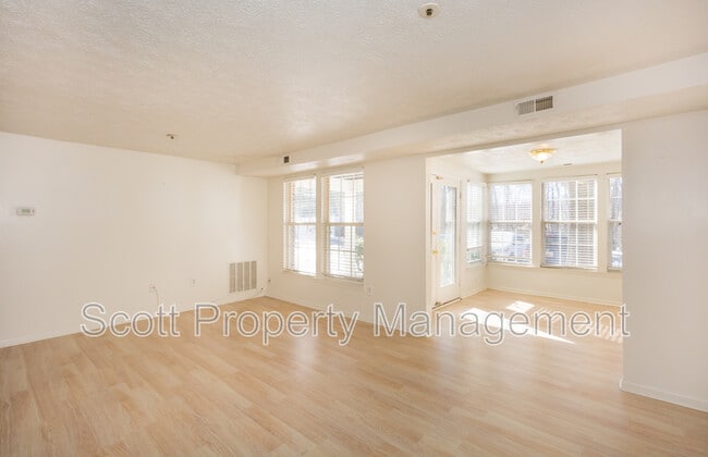 Photo - 903 Woodbridge Ct Apartment