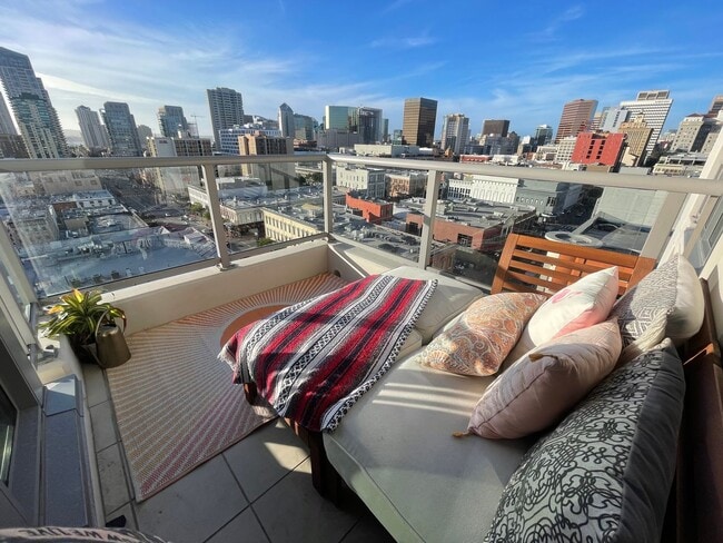 Foto del edificio - San Diego Downtown  Gaslamp Quarter Furnished  Studio -Available NOW!