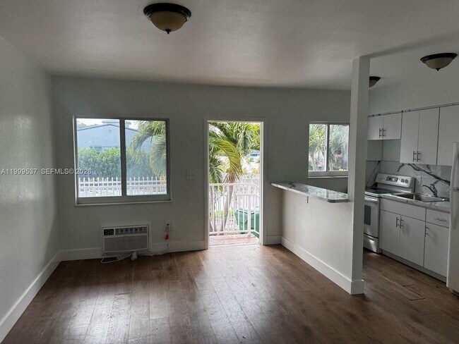 Foto del edificio - 5549 NE Miami Ct