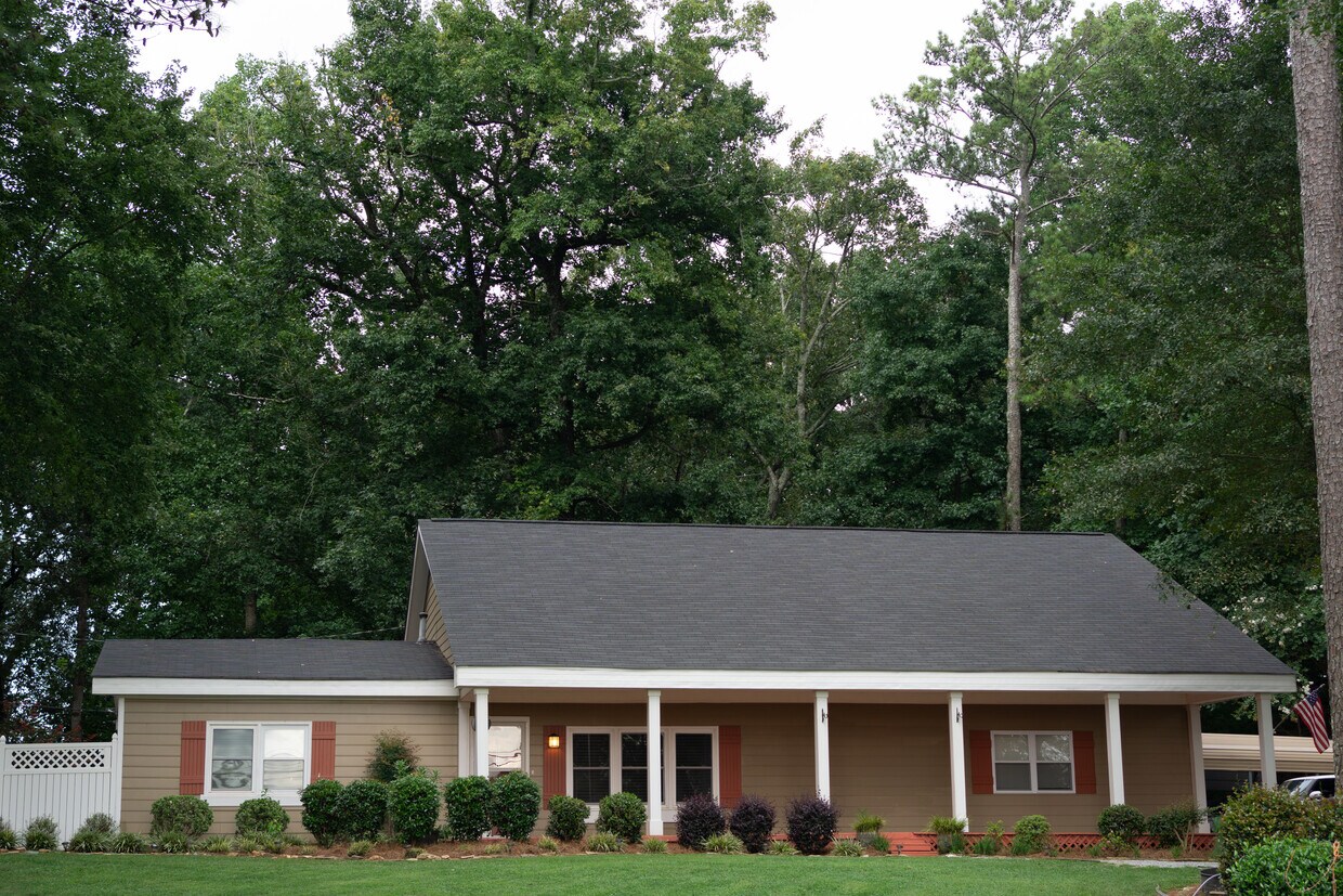 Primary Photo - 3213 Suwanee Creek Rd