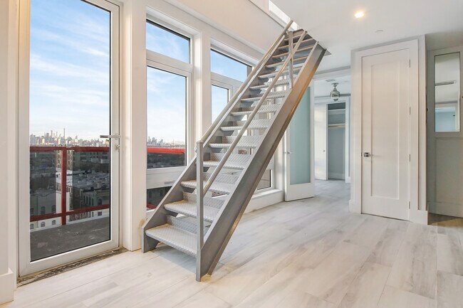 Building Photo - 371 Stockholm St