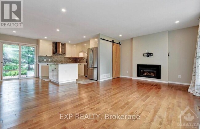 Photo du bâtiment - 25 Epworth Ave